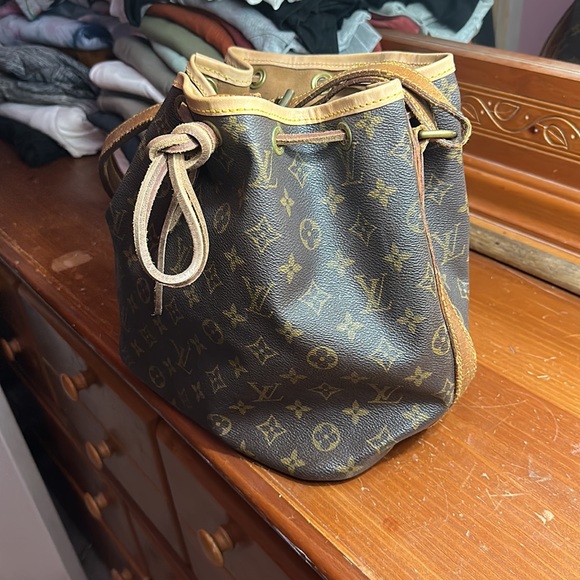 Louis Vuitton bucket bag - Picture 7 of 9